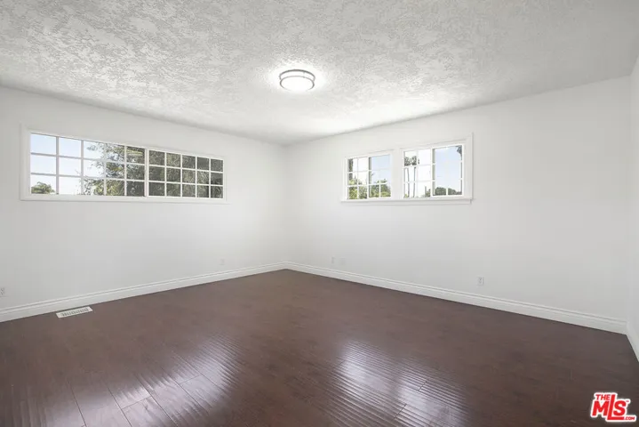 19027 Wyandotte Street, Reseda, California 91335