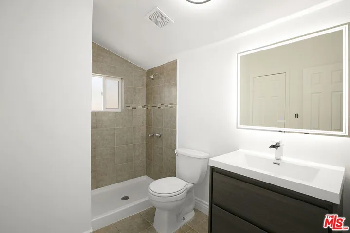 19027 Wyandotte Street, Reseda, California 91335