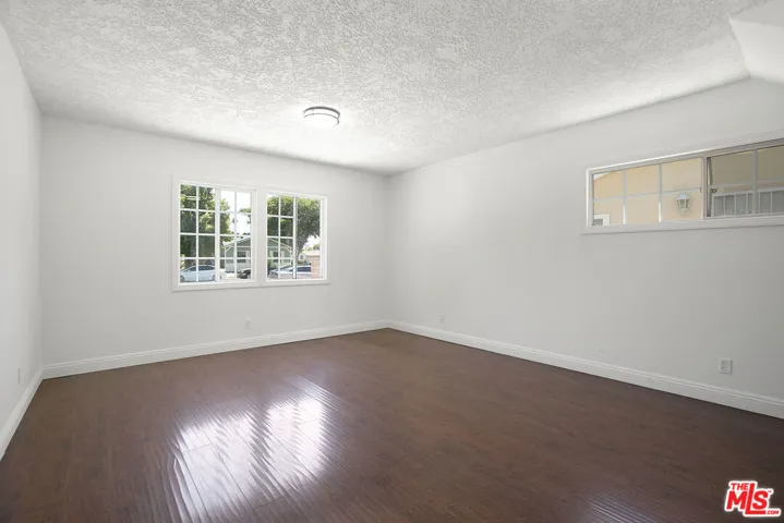 19027 Wyandotte Street, Reseda, California 91335