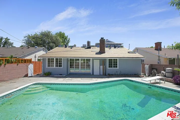 19027 Wyandotte Street, Reseda, California 91335