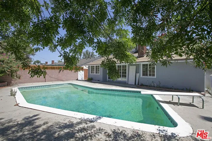 19027 Wyandotte Street, Reseda, California 91335