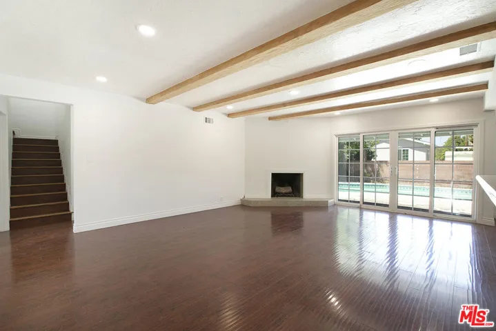 19027 Wyandotte Street, Reseda, California 91335