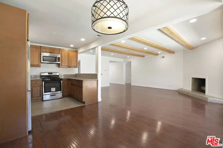 19027 Wyandotte Street, Reseda, California 91335