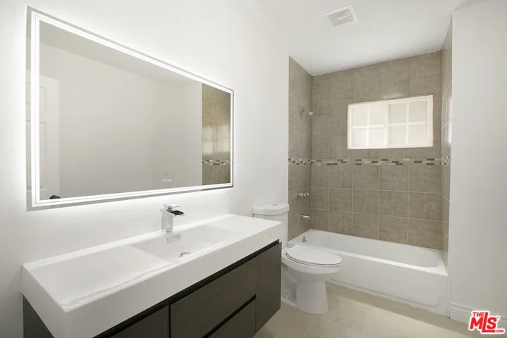 19027 Wyandotte Street, Reseda, California 91335