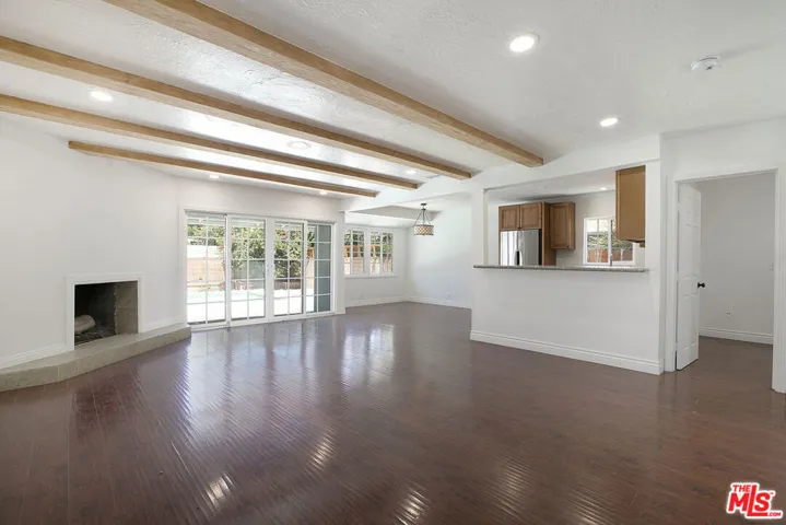 19027 Wyandotte Street, Reseda, California 91335
