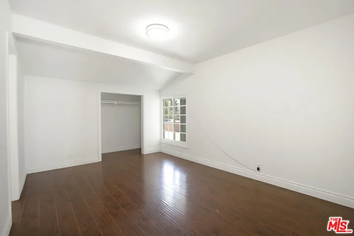 19027 Wyandotte Street, Reseda, California 91335