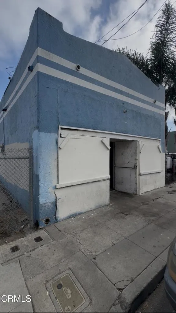 140 E 6th St