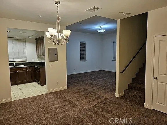 Dining & kitchen
