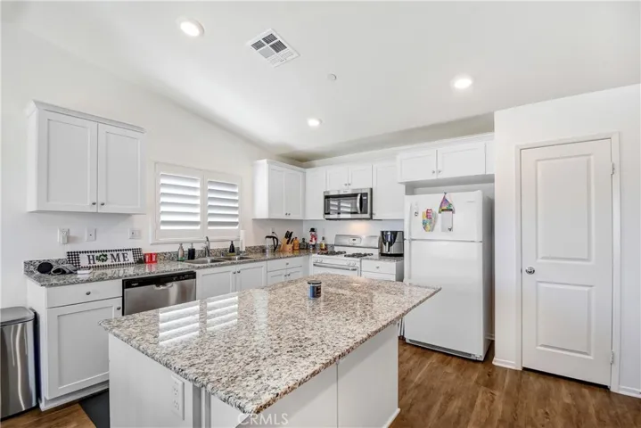 584 Directo, San Jacinto, California 92583