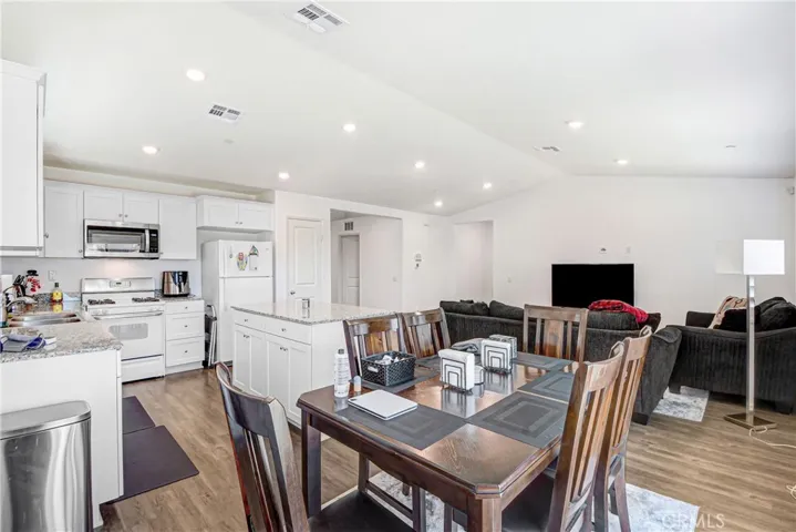 584 Directo, San Jacinto, California 92583