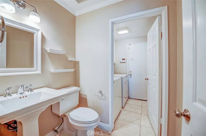 Guest bath and separate indoor laundry room with W&D
