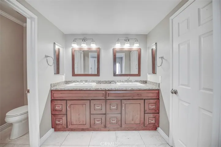 Primary dual sinks