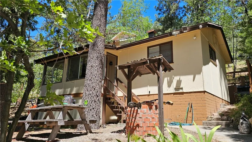 32800 Willow, Running Springs, California 92382