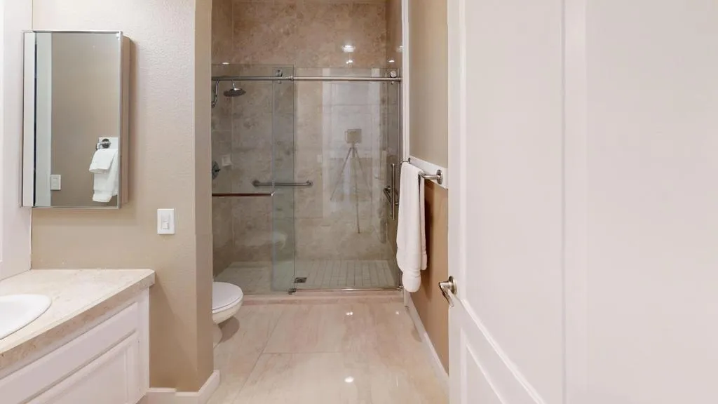 30-Lake-Shore-Dr-6-19-26-Bathroom