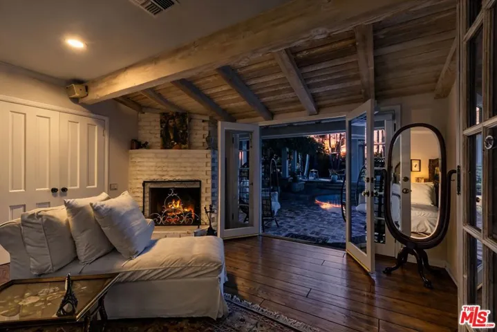 13166 Valley Vista Boulevard, Studio City, California 91604
