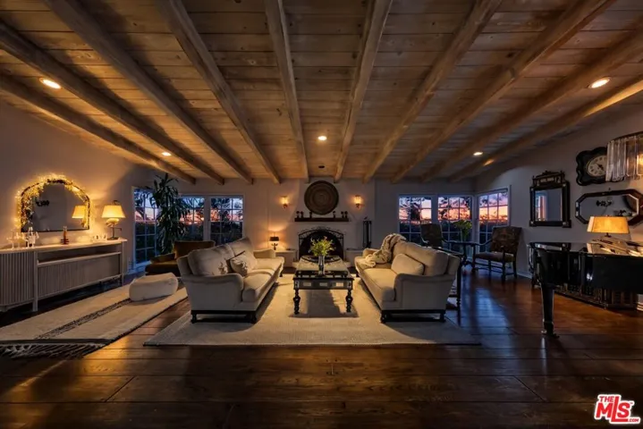 13166 Valley Vista Boulevard, Studio City, California 91604