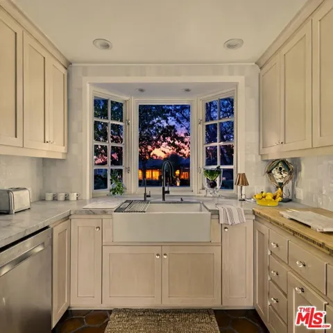13166 Valley Vista Boulevard, Studio City, California 91604