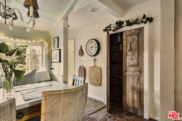 13166 Valley Vista Boulevard, Studio City, California 91604
