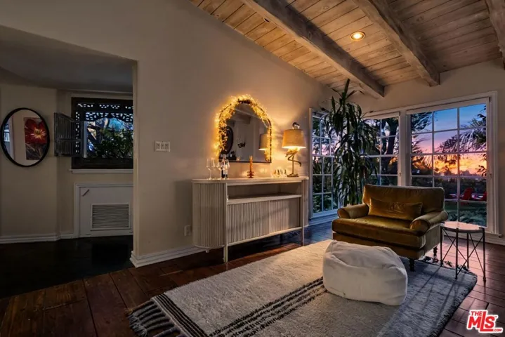 13166 Valley Vista Boulevard, Studio City, California 91604