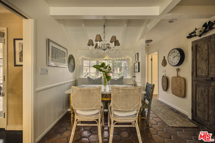 13166 Valley Vista Boulevard, Studio City, California 91604
