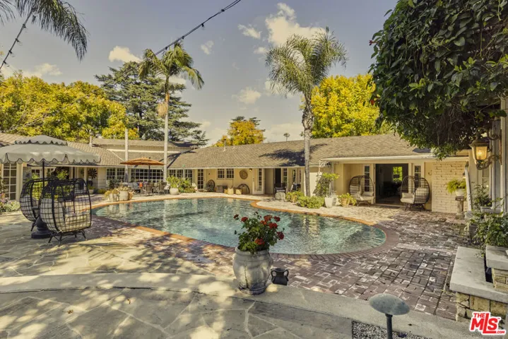 13166 Valley Vista Boulevard, Studio City, California 91604