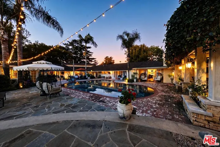 13166 Valley Vista Boulevard, Studio City, California 91604