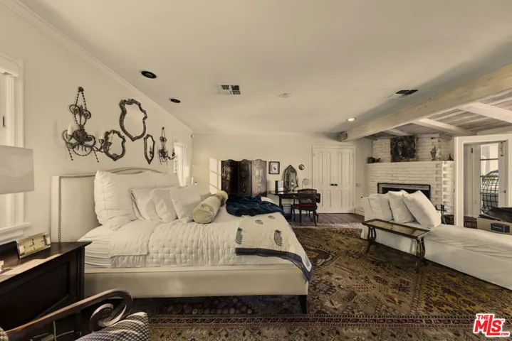 13166 Valley Vista Boulevard, Studio City, California 91604