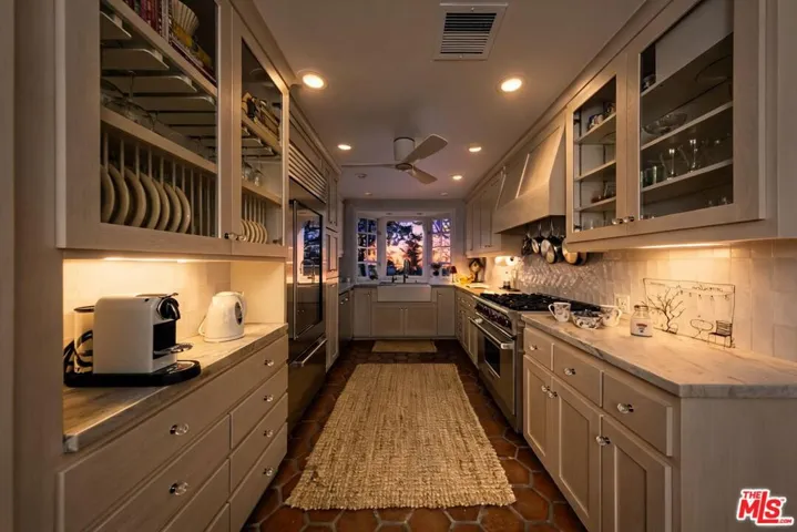 13166 Valley Vista Boulevard, Studio City, California 91604