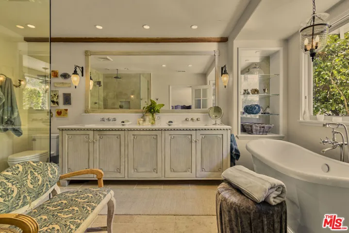 13166 Valley Vista Boulevard, Studio City, California 91604