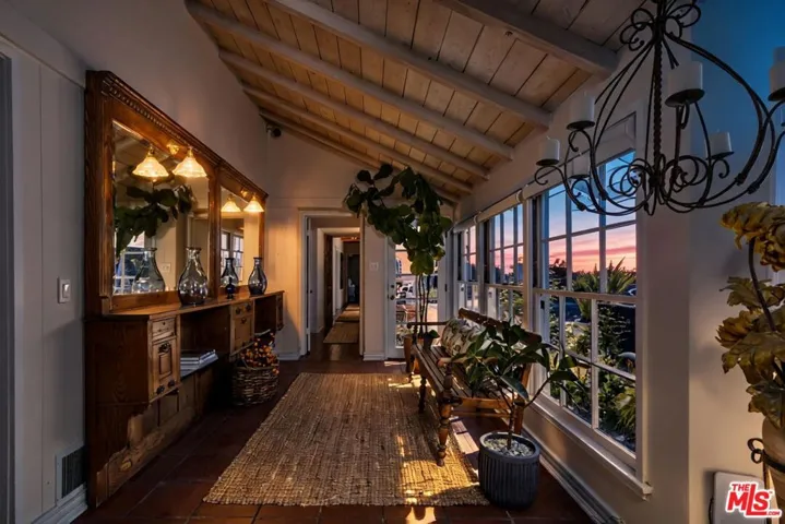 13166 Valley Vista Boulevard, Studio City, California 91604