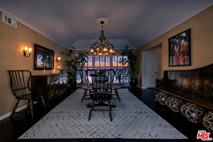 13166 Valley Vista Boulevard, Studio City, California 91604