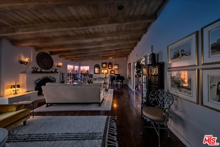 13166 Valley Vista Boulevard, Studio City, California 91604