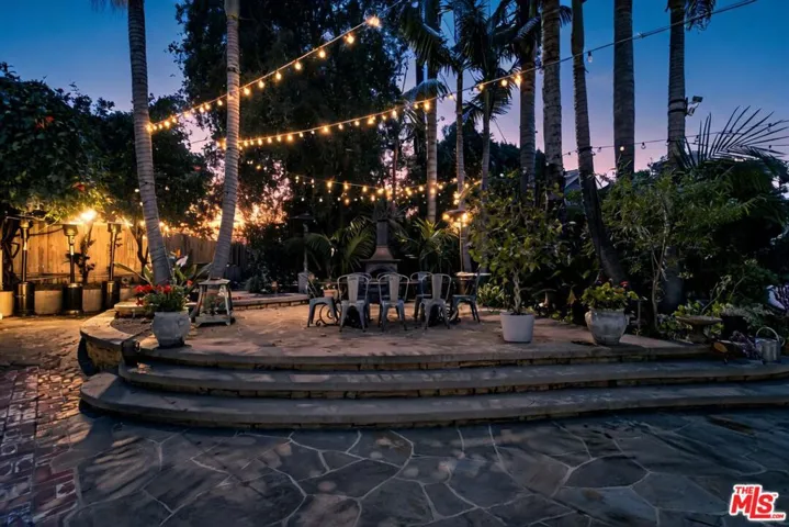 13166 Valley Vista Boulevard, Studio City, California 91604