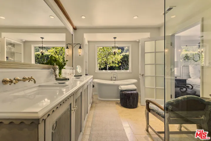 13166 Valley Vista Boulevard, Studio City, California 91604
