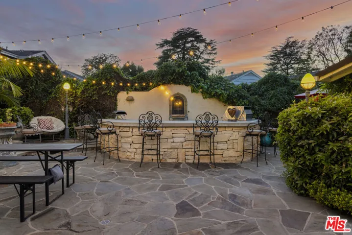 13166 Valley Vista Boulevard, Studio City, California 91604