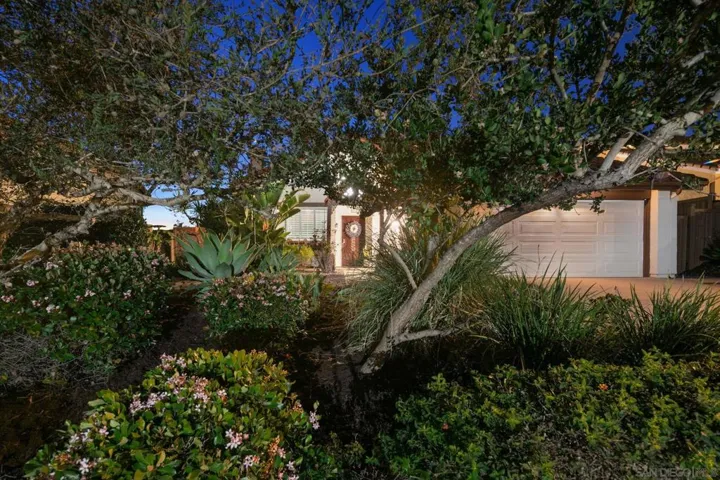 6433 La Paloma St, Carlsbad, California 92009