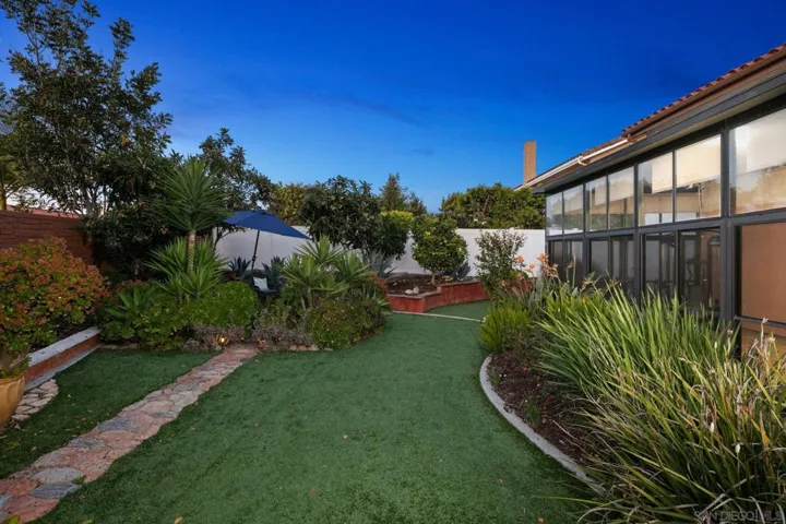 6433 La Paloma St, Carlsbad, California 92009