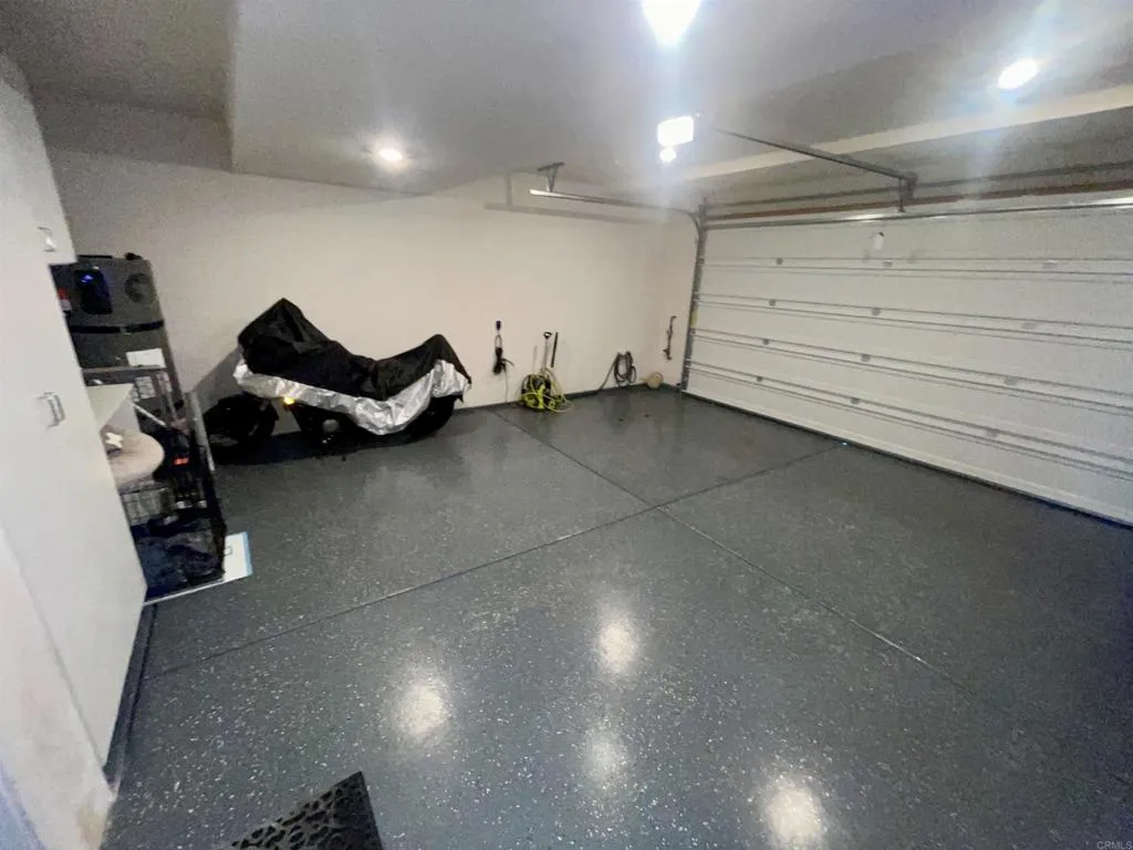 2-CAR GARAGE