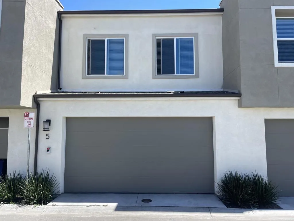 2-CAR GARAGE