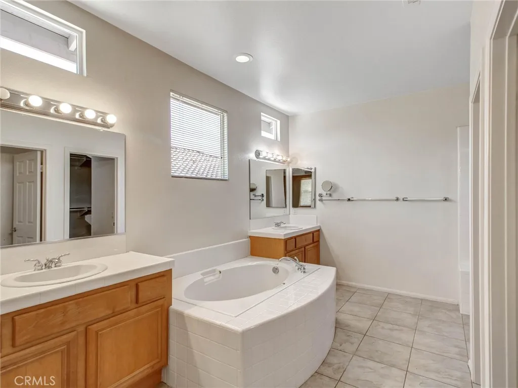 Primary En-suite Bath-Dual Sinks