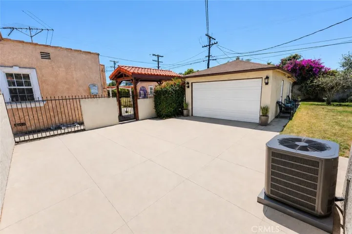 Cars are virtually removed from photo
