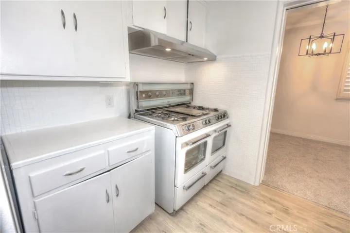 8725 S Gramercy Place, Los Angeles, California 90047