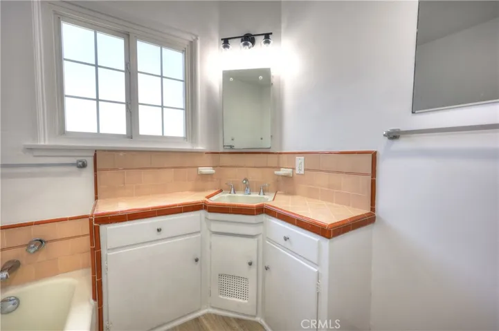 8725 S Gramercy Place, Los Angeles, California 90047