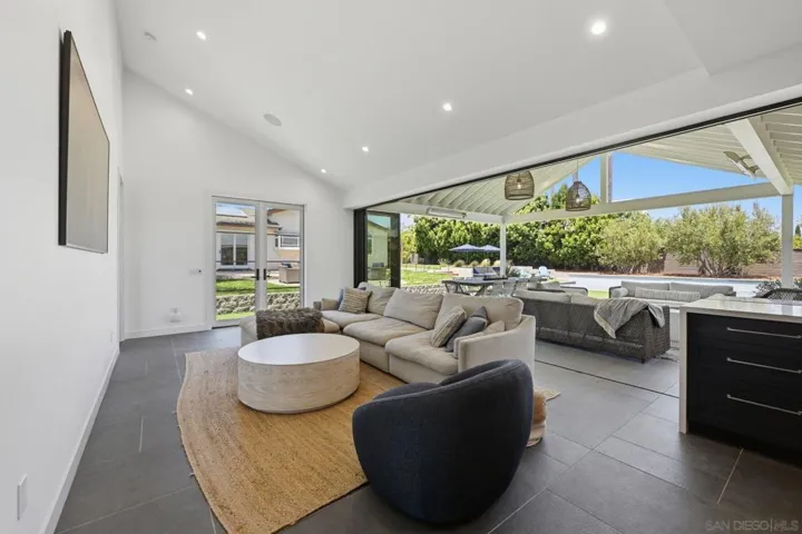, Solana Beach, California 92075