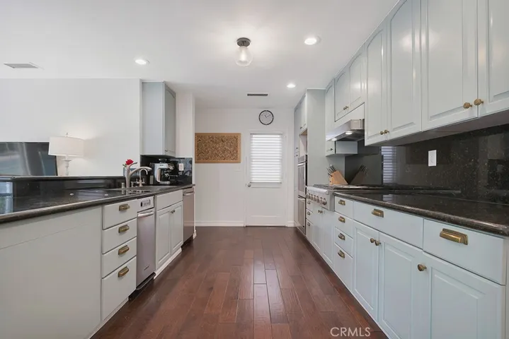 24336 Hartland Street, West Hills, California 91307
