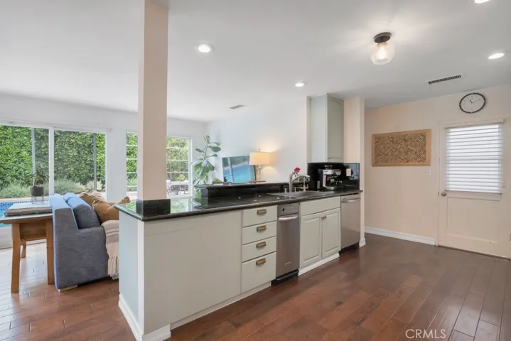 24336 Hartland Street, West Hills, California 91307