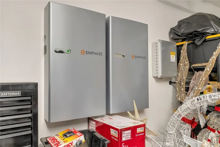 2 Backs up solar batteries