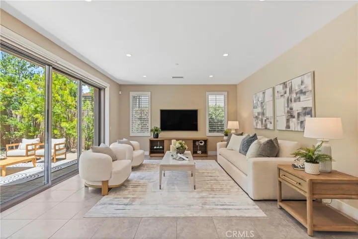 125 Della, Irvine, California 92602