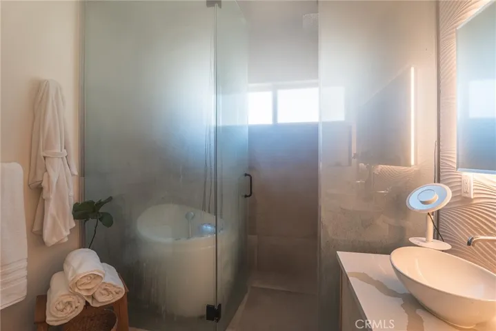 steam shower with enclosed soaker jacuzzi tub