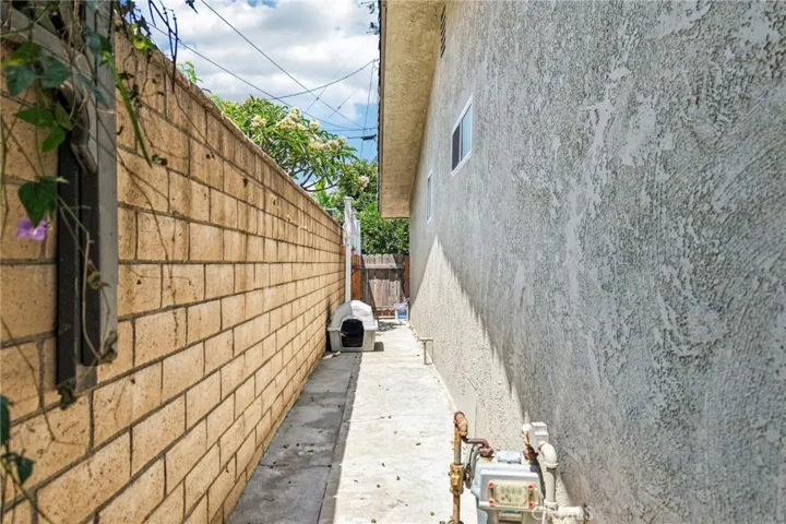 17316 Hawthorne Avenue, Fontana, California 92335